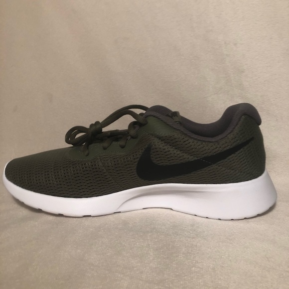 nike tanjun green mens